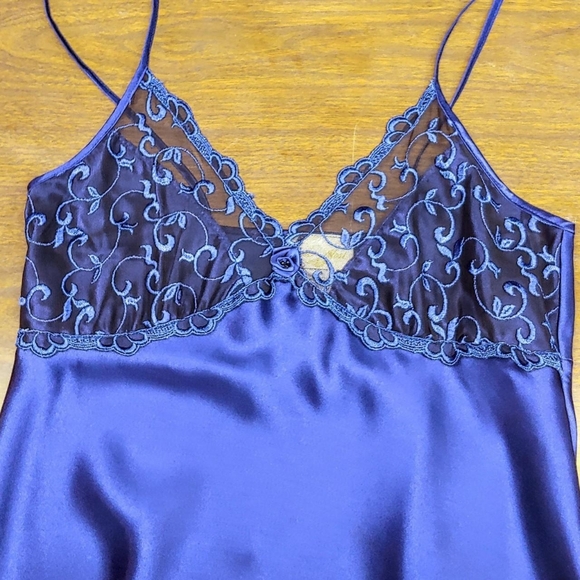 SOLD 90s embroidered vintage slip dress - Picture 5 of 8